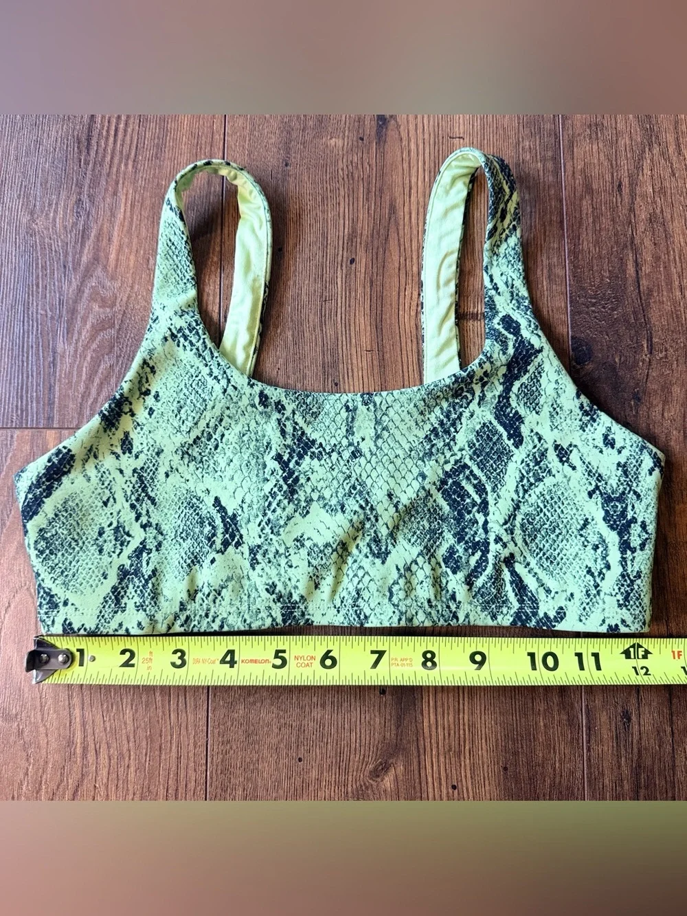 ALO Vapor Snake-Print Sports Bra Women’s Small Neon Lime Green